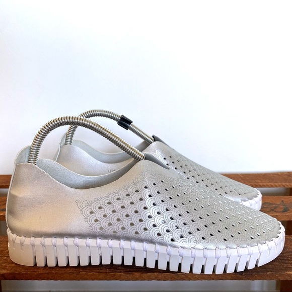 isle jacobsen Shoes - Isle Jacobsen Silver Tulip Leather Slip Ons